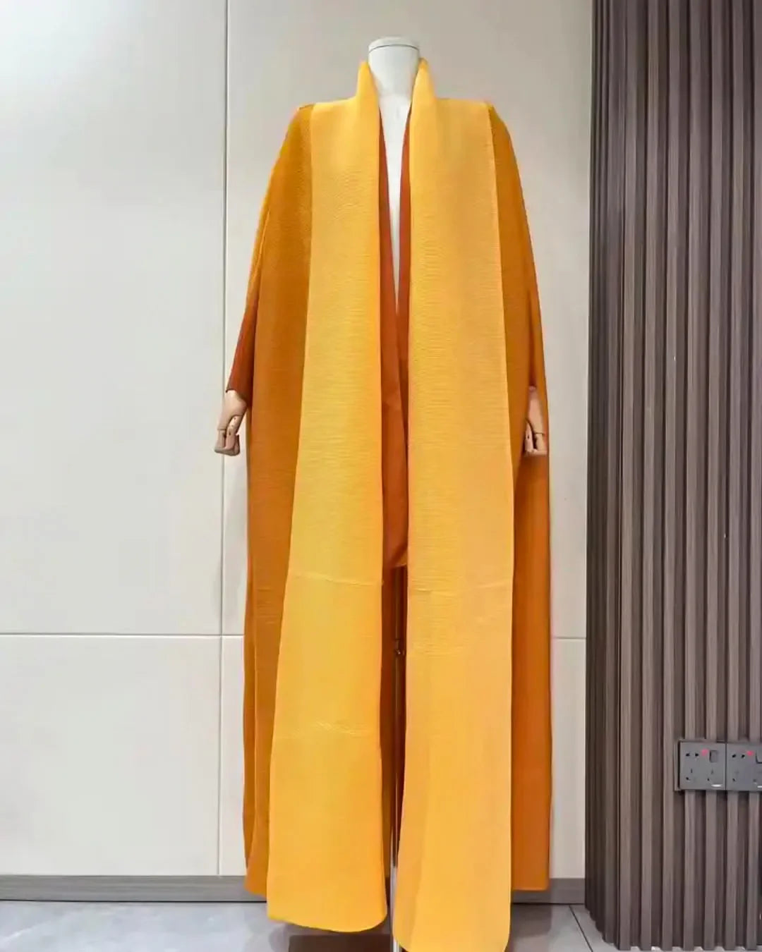 Miyake Jacket Arab Middle East Dubai Loose Women's Clothing Folds Gradual Change Trench Coat Long 2025 New Women's Clothing-belleandkai.com